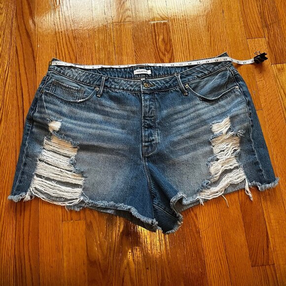 Good American Pants - Good American Size 18 Denim Distressed Shorts